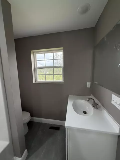 Bath - 34 Broadway Ln, Corbin, KY 40701 photo 3 of 3