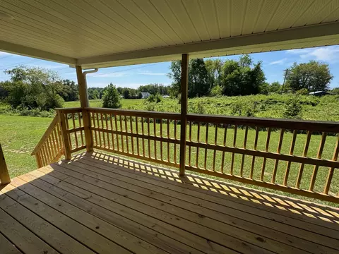 Exterior - 34 Broadway Ln, Corbin, KY 40701 photo 2 of 4