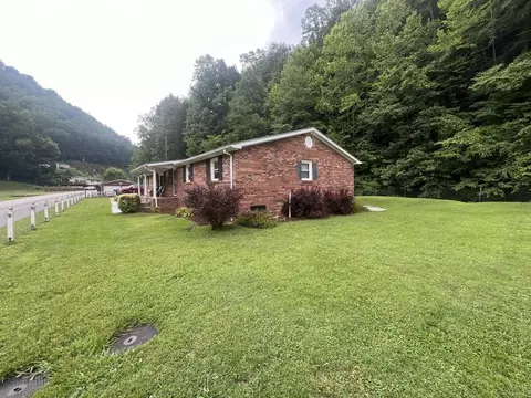 3563 Feds Creek Rd, Fedscreek, KY 41524