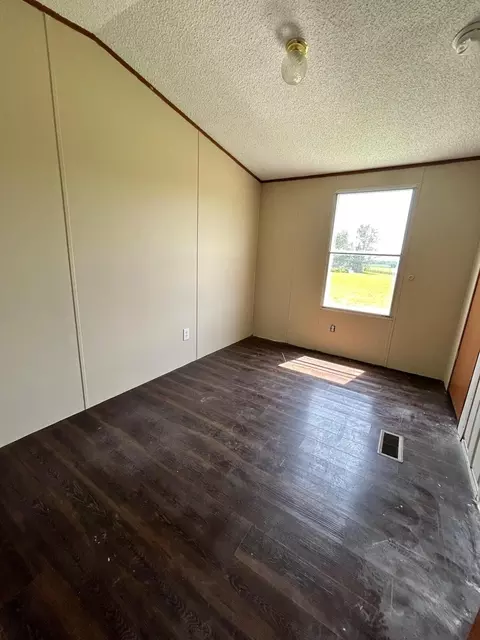 Bedroom - 90 Mangold Dr, Nancy, KY 42544 photo 3 of 4