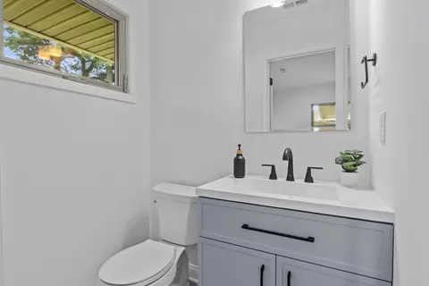Bath - 844 Celia Ln, Lexington, KY 40504 photo 1 of 2