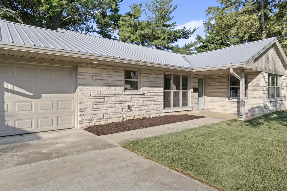 Exterior - 844 Celia Ln, Lexington, KY 40504 photo 5 of 10