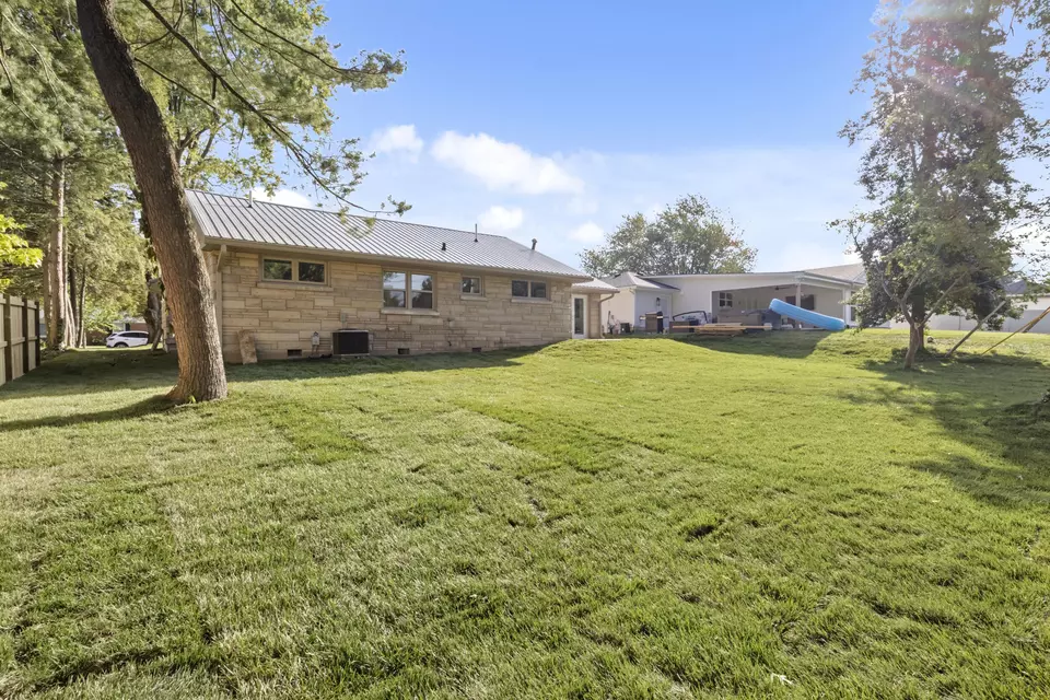 Exterior - 844 Celia Ln, Lexington, KY 40504 photo 9 of 10