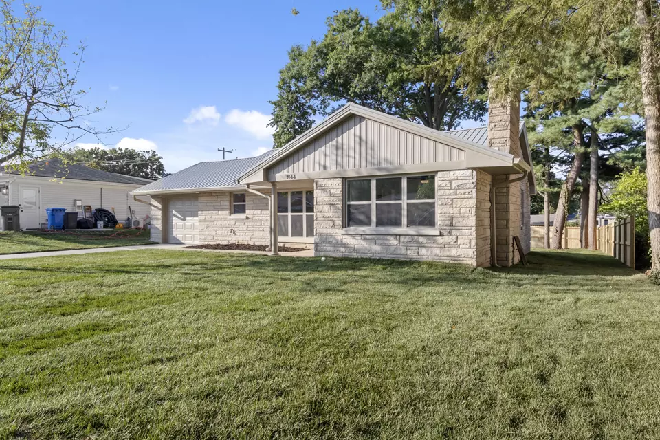 Exterior - 844 Celia Ln, Lexington, KY 40504 photo 3 of 10