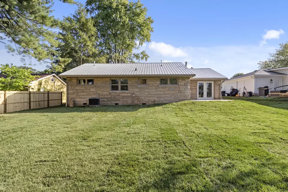 Exterior - 844 Celia Ln, Lexington, KY 40504 photo 8 of 10