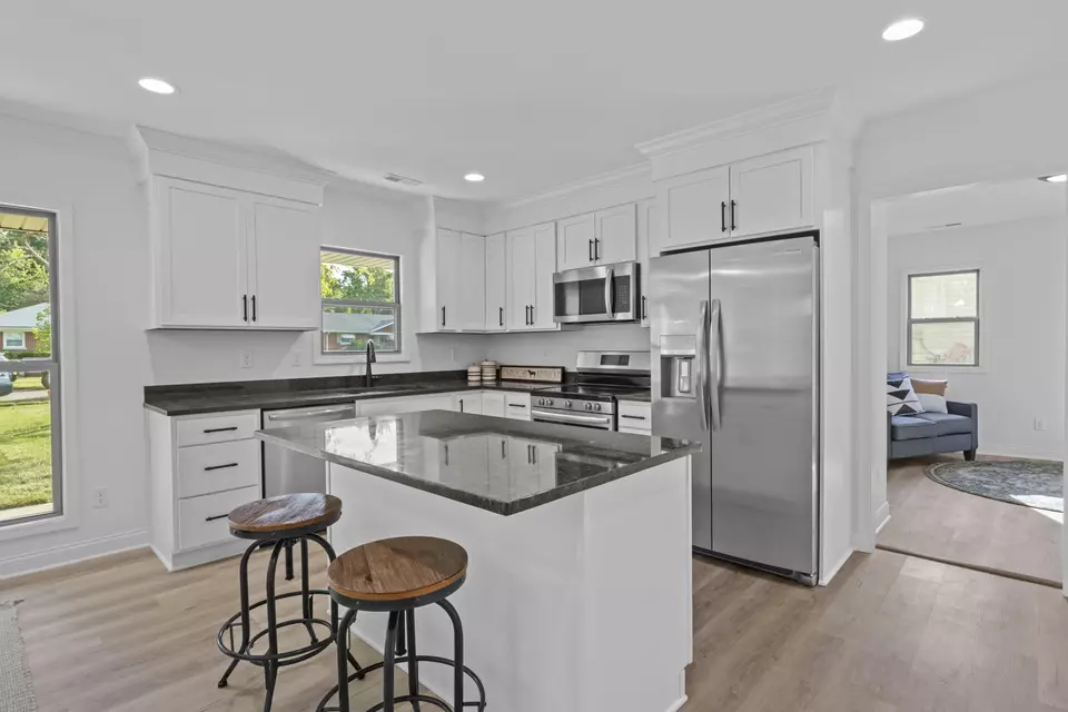 Kitchen - 844 Celia Ln, Lexington, KY 40504 photo 2 of 2