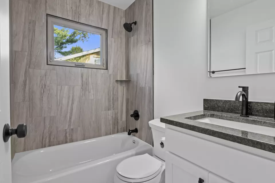 Bath - 844 Celia Ln, Lexington, KY 40504 photo 2 of 2