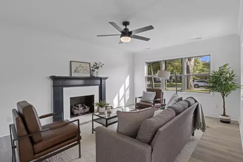 Living - 844 Celia Ln, Lexington, KY 40504 photo 1 of 3