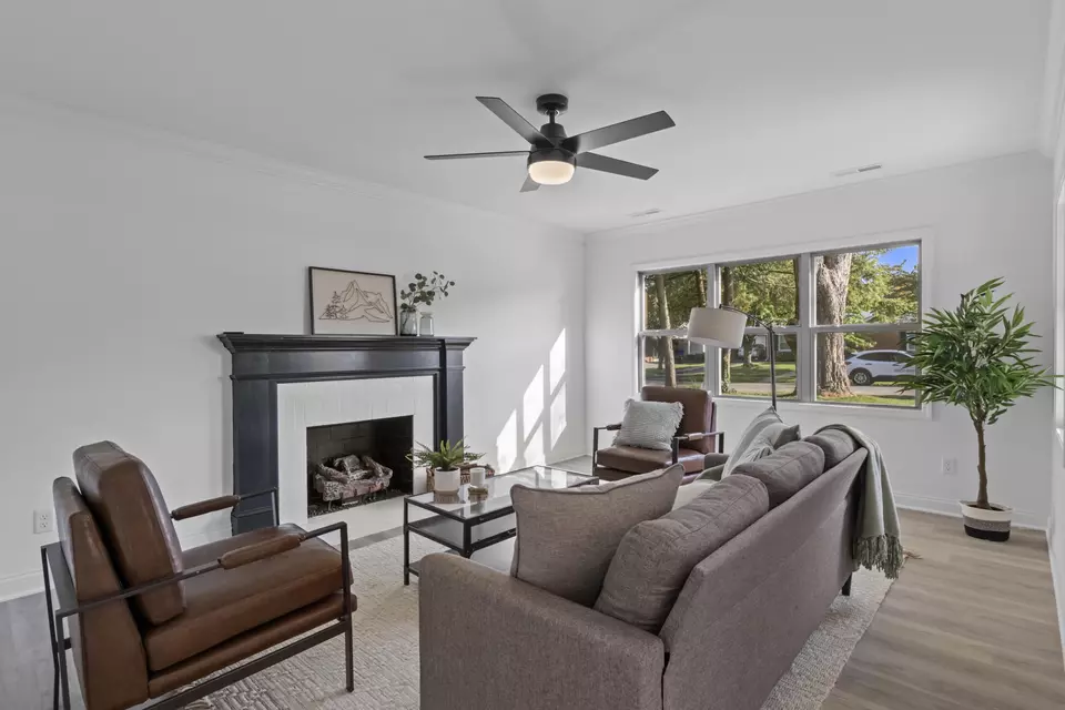 Living - 844 Celia Ln, Lexington, KY 40504 photo 1 of 3