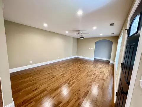 Living - 51 Maple St, Brodhead, KY 40409 photo 2 of 4