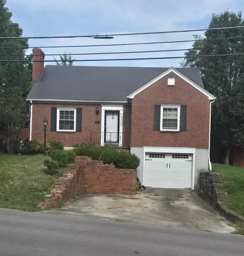 327 W Maple Ave, Lancaster, KY 40444 photo 1