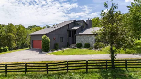 851 Avenstoke Rd, Waddy, KY 40076