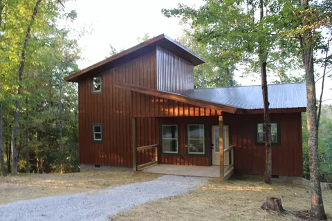 292 Beta Dr, Beattyville, KY 41311