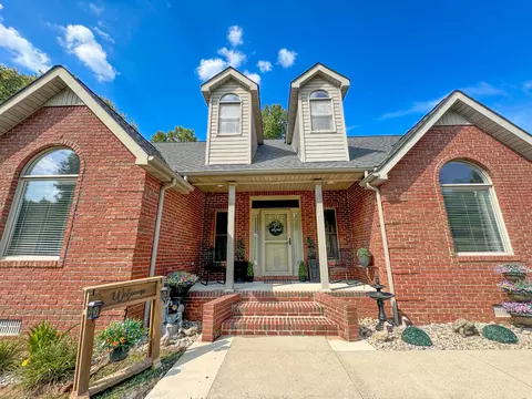 200 Blossom Hill Dr, Corbin, KY 40701