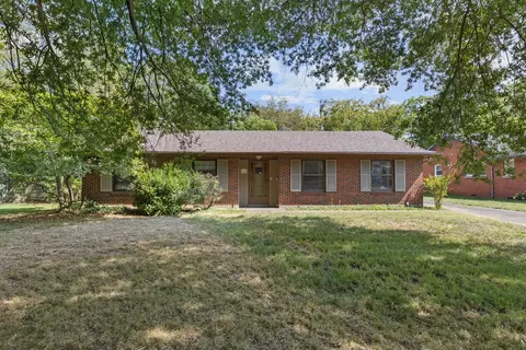 3526 Greentree Rd, Lexington, KY 40517