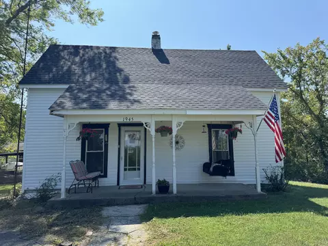 1945 Leathers Rd, Lawrenceburg, KY 40342
