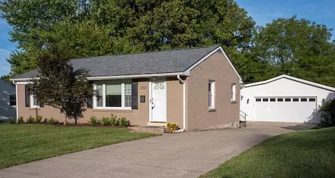 1781 Beacon Hill Rd, Lexington, KY 40504