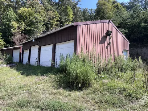 7154 S 7 Hwy, Blackey, KY 41804
