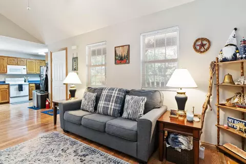 Living - 52 Placid Way, Burnside, KY 42519 photo 3 of 9