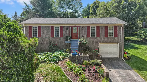 108 Deepwood Dr, Frankfort, KY 40601