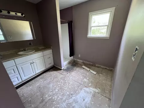 Bath - 128 Hutton Ln, Corbin, KY 40701 photo 1 of 4