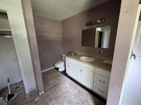 Bath - 128 Hutton Ln, Corbin, KY 40701 photo 2 of 4