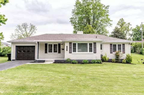 1043 Navajo Trl, Frankfort, KY 40601