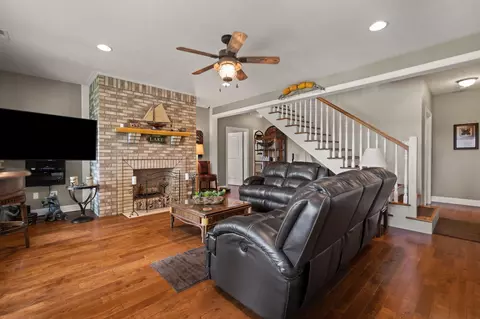 Living - 155 Jody Dr, Nancy, KY 42544 photo 6 of 9