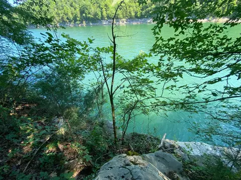 1966 Echo Point Rd, Bronston, KY 42518