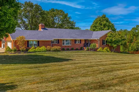 121 Barkley Est, Nicholasville, KY 40356