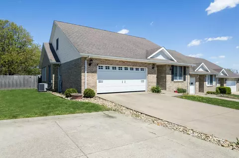 771 Oak Pointe Dr, Maysville, KY 41056