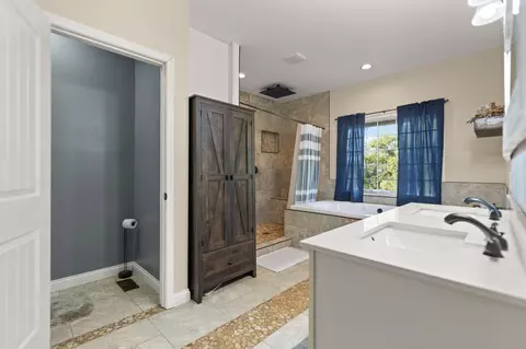 Bath - 655 Stringtown Rd, Paris, KY 40361 photo 2 of 7