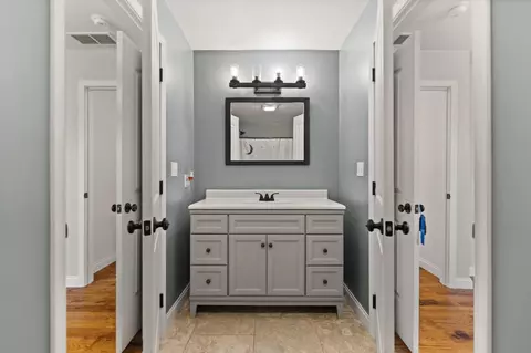Bath - 655 Stringtown Rd, Paris, KY 40361 photo 6 of 7