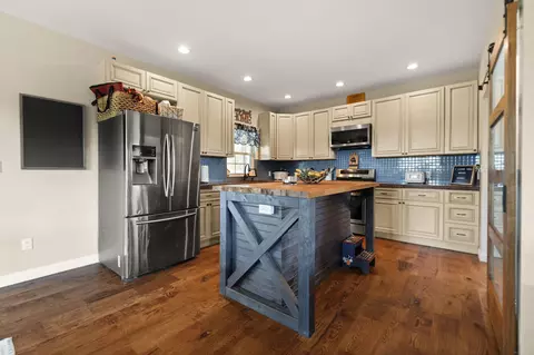 Kitchen - 655 Stringtown Rd, Paris, KY 40361 photo 2 of 5