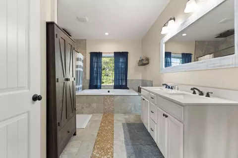 Bath - 655 Stringtown Rd, Paris, KY 40361 photo 1 of 7