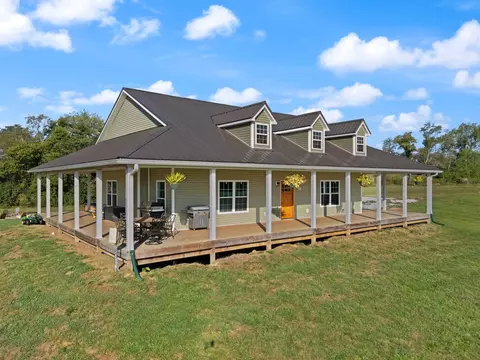 Exterior - 655 Stringtown Rd, Paris, KY 40361 photo 3 of 11