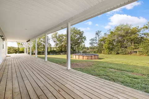 Exterior - 655 Stringtown Rd, Paris, KY 40361 photo 10 of 11