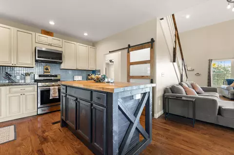Kitchen - 655 Stringtown Rd, Paris, KY 40361 photo 3 of 5