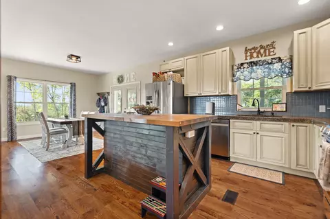 Kitchen - 655 Stringtown Rd, Paris, KY 40361 photo 4 of 5