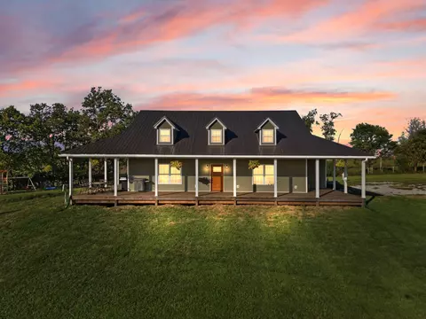 Exterior - 655 Stringtown Rd, Paris, KY 40361 photo 2 of 11
