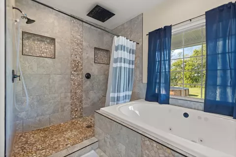 Bath - 655 Stringtown Rd, Paris, KY 40361 photo 5 of 7