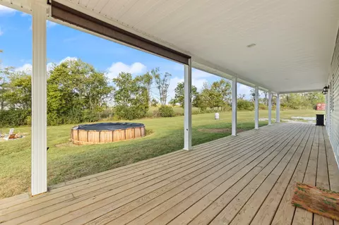 Exterior - 655 Stringtown Rd, Paris, KY 40361 photo 9 of 11
