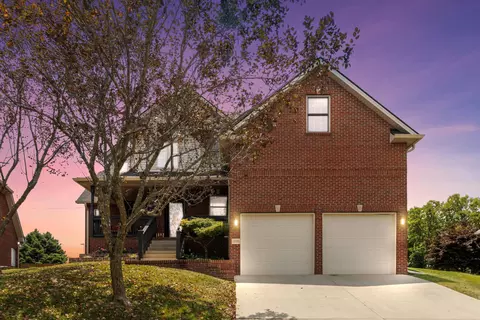 2733 Red Leaf Dr, Lexington, KY 40509