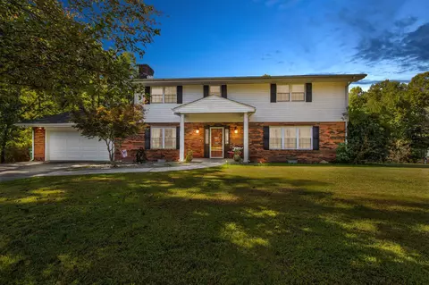 373 Circle Dr, Morehead, KY 40351