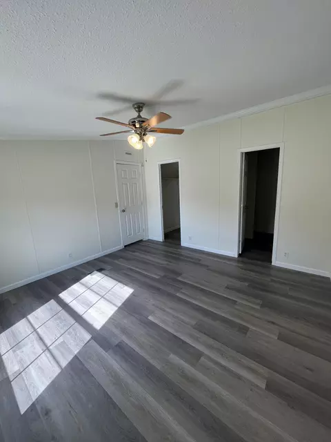 Bedroom - 124 Beans Fork Rd, Middlesboro, KY 40965 photo 2 of 5