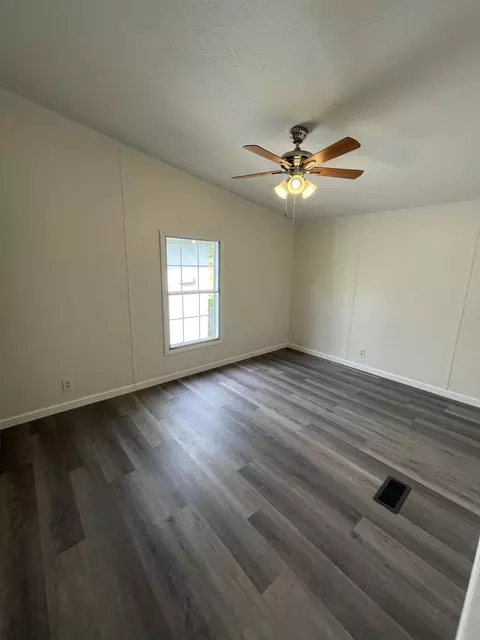 Bedroom - 124 Beans Fork Rd, Middlesboro, KY 40965 photo 4 of 5