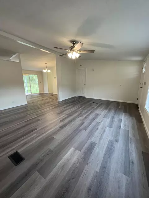 Living - 124 Beans Fork Rd, Middlesboro, KY 40965 photo 2 of 2