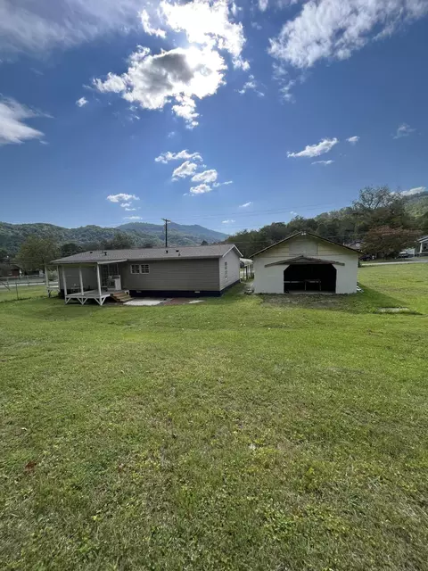 Exterior - 124 Beans Fork Rd, Middlesboro, KY 40965 photo 6 of 6