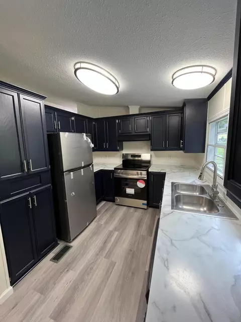Kitchen - 124 Beans Fork Rd, Middlesboro, KY 40965 photo 2 of 2