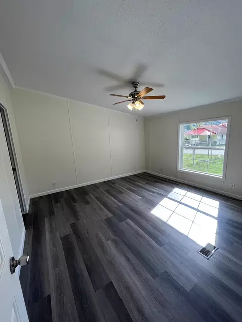 Bedroom - 124 Beans Fork Rd, Middlesboro, KY 40965 photo 1 of 5